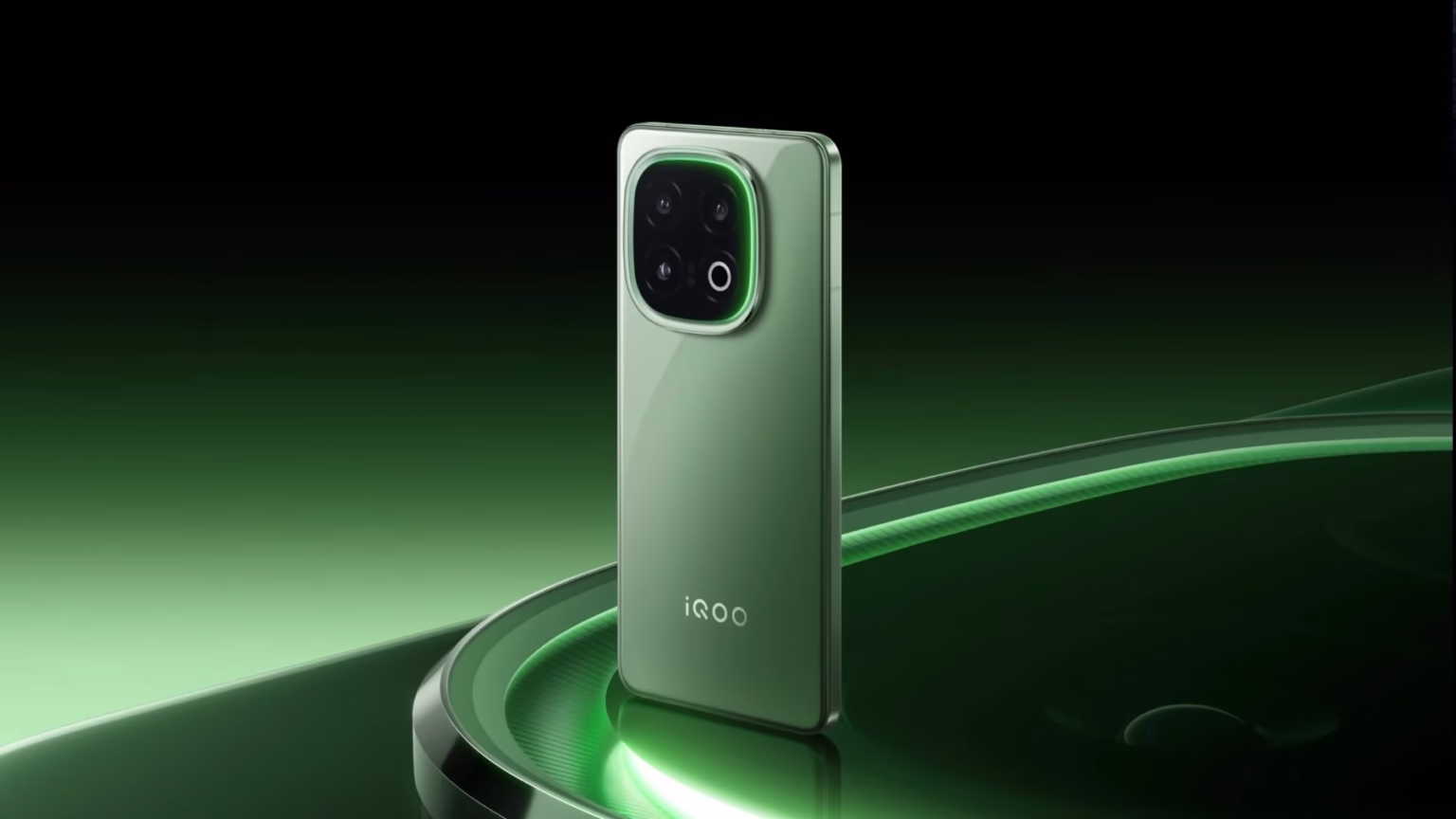 iQOO 15 Ultra Leaks: Built-in Fan and Gaming Triggers Expected by February iqoo 15