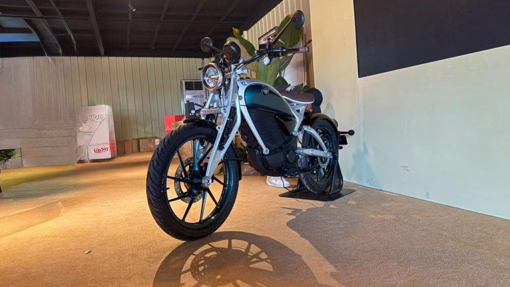 Royal Enfield Showcased Flying Flea C6 at Motoverse 2025: Check Expected Price