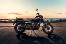 Bajaj Avenger 220 Street