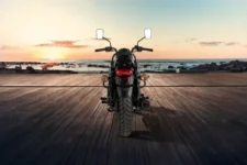 Bajaj Avenger 220 Street