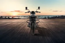 Bajaj Avenger 220 Street