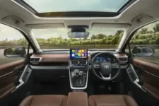 Toyota Innova Hycross